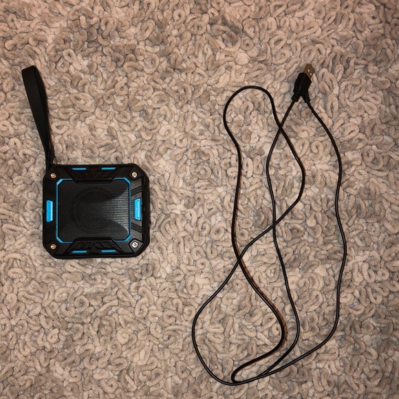 Apie Waterproof Speaker - Picture 2 of 5